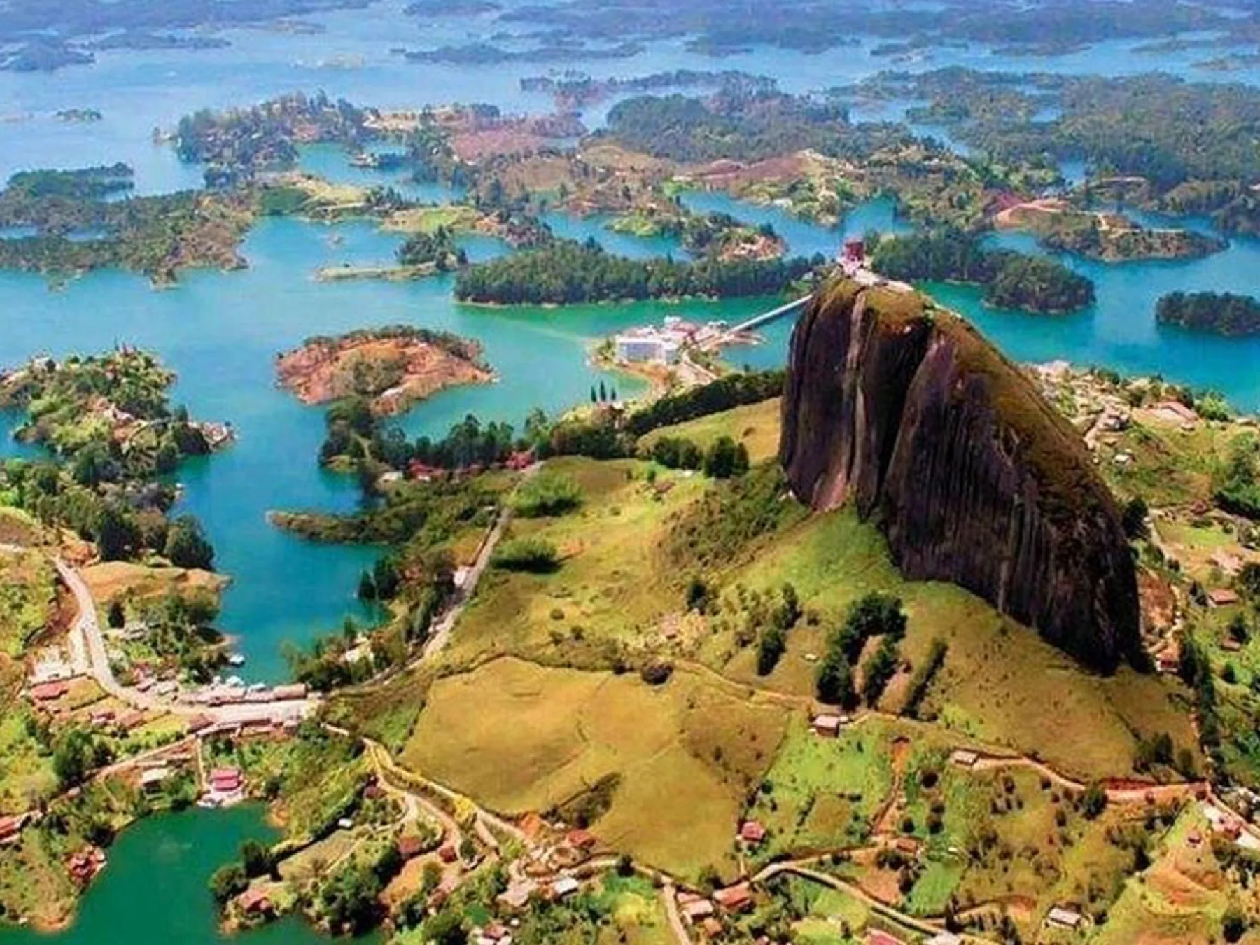Tour a Guatapé y El Peñol desde Medellín
